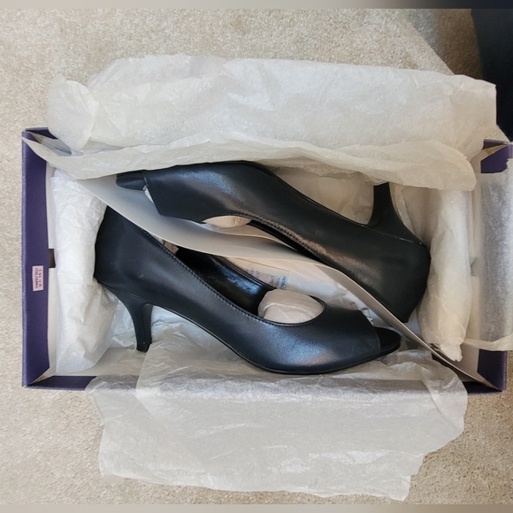 M. Patrick Navy Open Toe Heels Size 6 M New In box - Picture 3 of 11